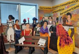 Exposição de mulheres vanguardistas importantes feitas em papelão