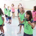 Alunos na aula de breaking