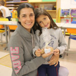 Alunos e familiares na atividade de portas abertas.